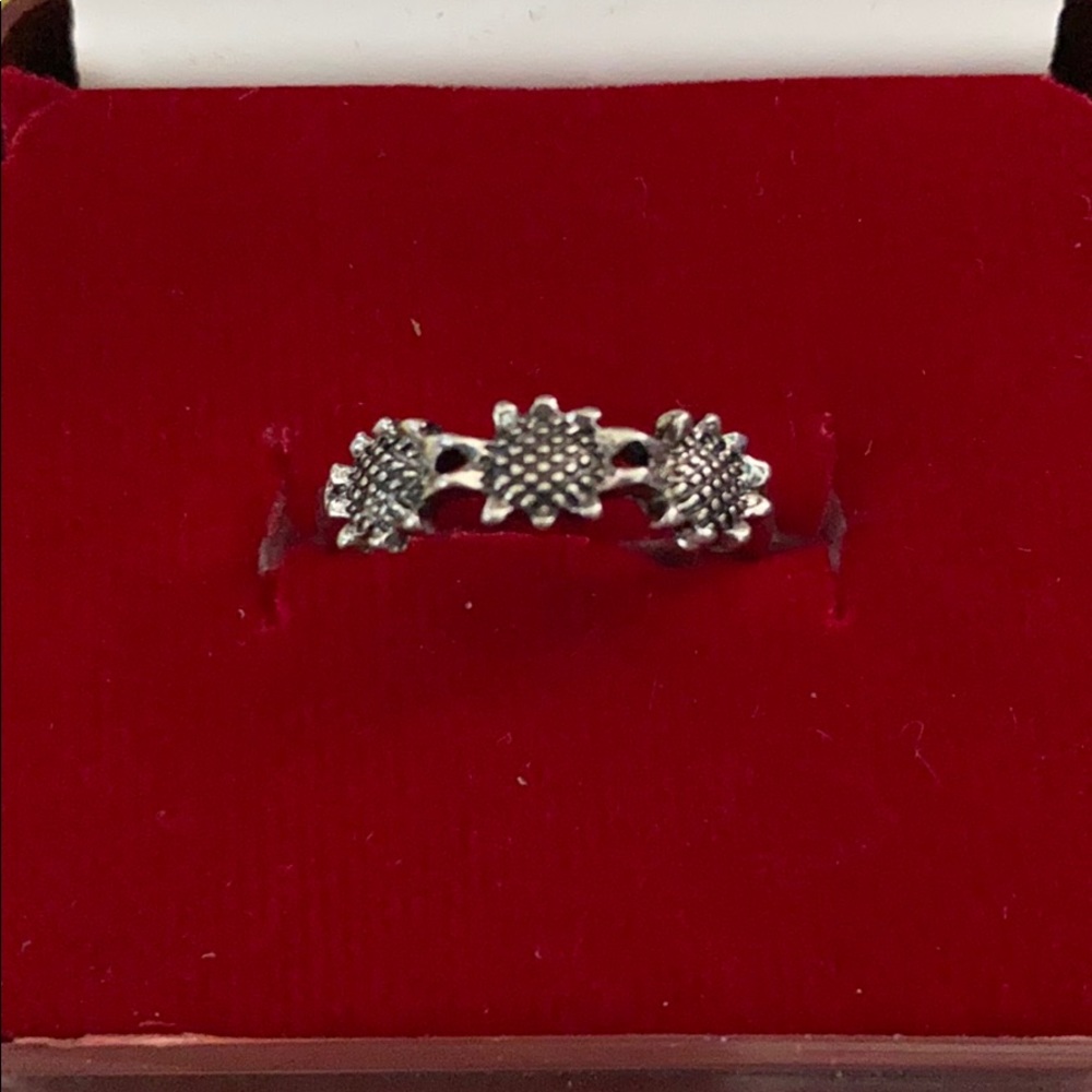 Sliver flower ring